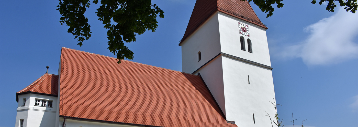 Marienkirche Nähermemmingen mit altem Taufstein